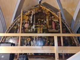 Gerüst um Altar (Foto: IDK)